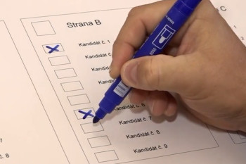 Pražané už nevolí jen strany. Volí i budoucí koalice