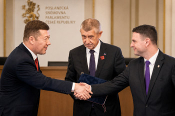 Protestní strany ve vládě zjišťují cenu kompromisu