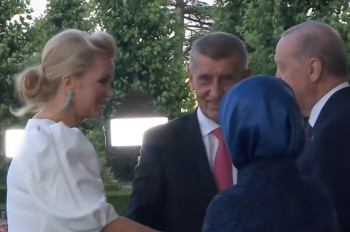 Pavel obětoval v Ankaře důstojnost země vlastnímu egu