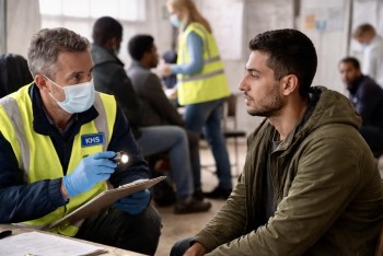 Nové kontroly migrantů. Kdo ponese odpovědnost za chyby?