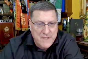 NATO nad propastí. Trump tlačí spojence do sebevraždy