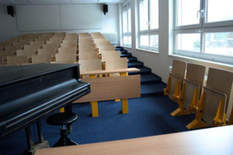 Moderní učebny, lepší zázemí i bezbariérový přístup