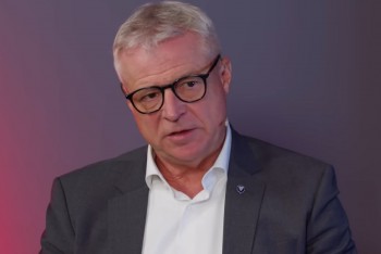 Když zákulisí vyjde na světlo. Prezident v kleštích lobbisty Koláře